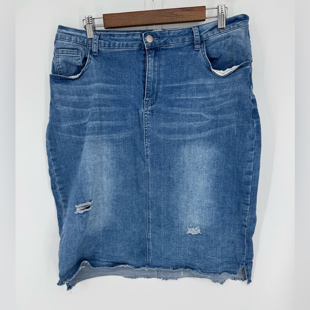 The Main Street Exchange Women's Stylish Blue Denim Pencil Skirt Size 16